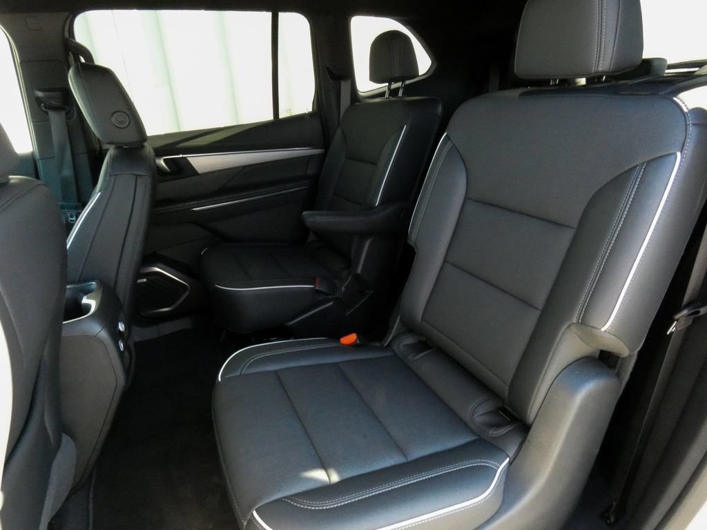 Used 2025 Buick Enclave Preferred AWD/4WD image 26