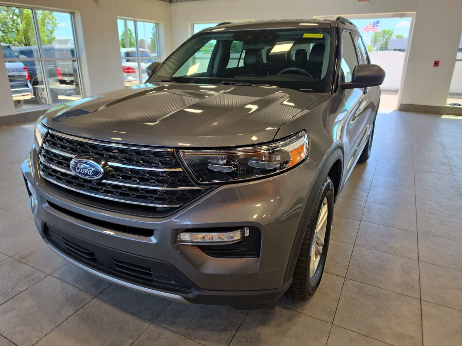 Certified 2022 Ford Explorer XLT w/ Equipment Group 202A AWD/4WD image 2