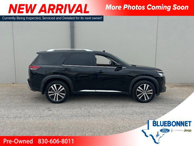 Used 2024 Nissan Pathfinder Platinum w/ Cargo Package FWD image 4