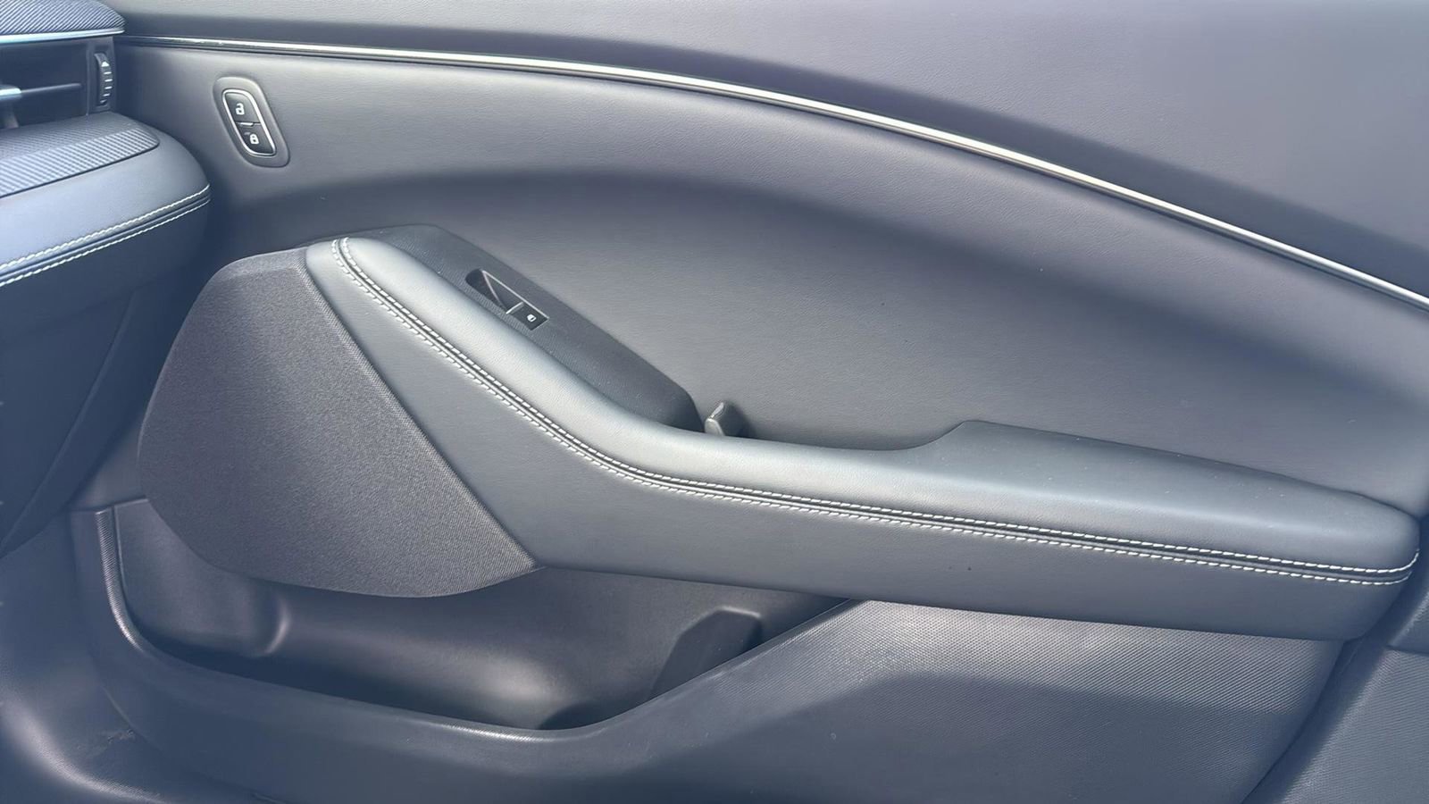 Certified 2025 Ford Mustang Mach-E Select image 24