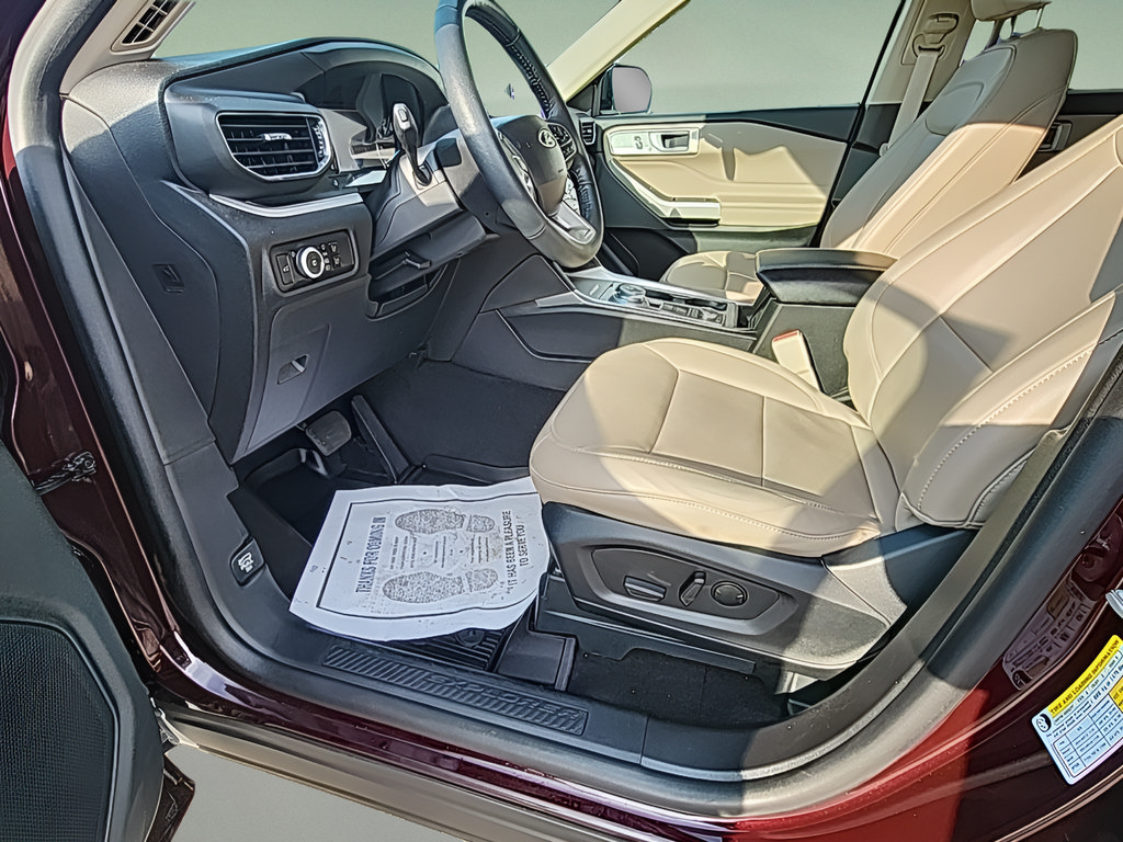 Certified 2023 Ford Explorer XLT w/ Equipment Group 202A AWD/4WD image 25