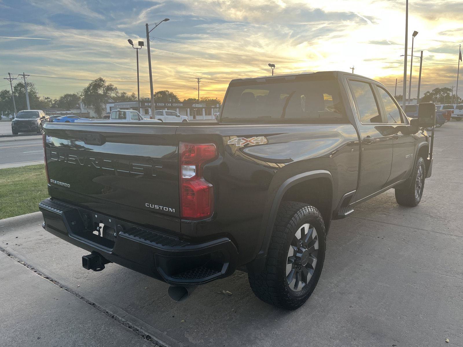 Used 2022 Chevrolet Silverado 2500 Custom w/ Custom Value Package AWD/4WD image 6