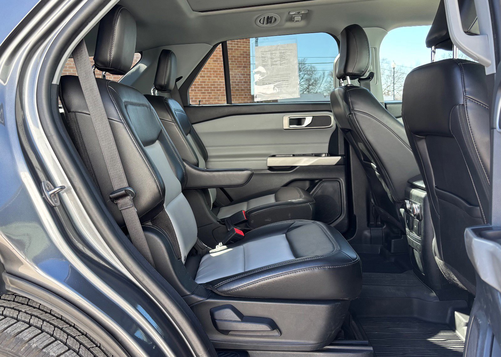 Certified 2022 Ford Explorer XLT w/ Equipment Group 202A image 28