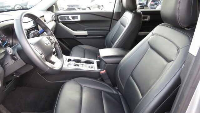 Certified 2022 Ford Explorer XLT w/ Equipment Group 202A image 10