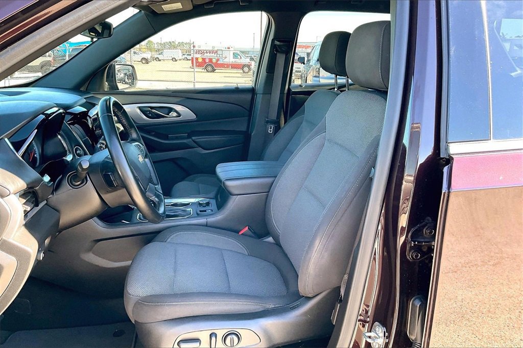 Used 2023 Chevrolet Traverse LT image 18