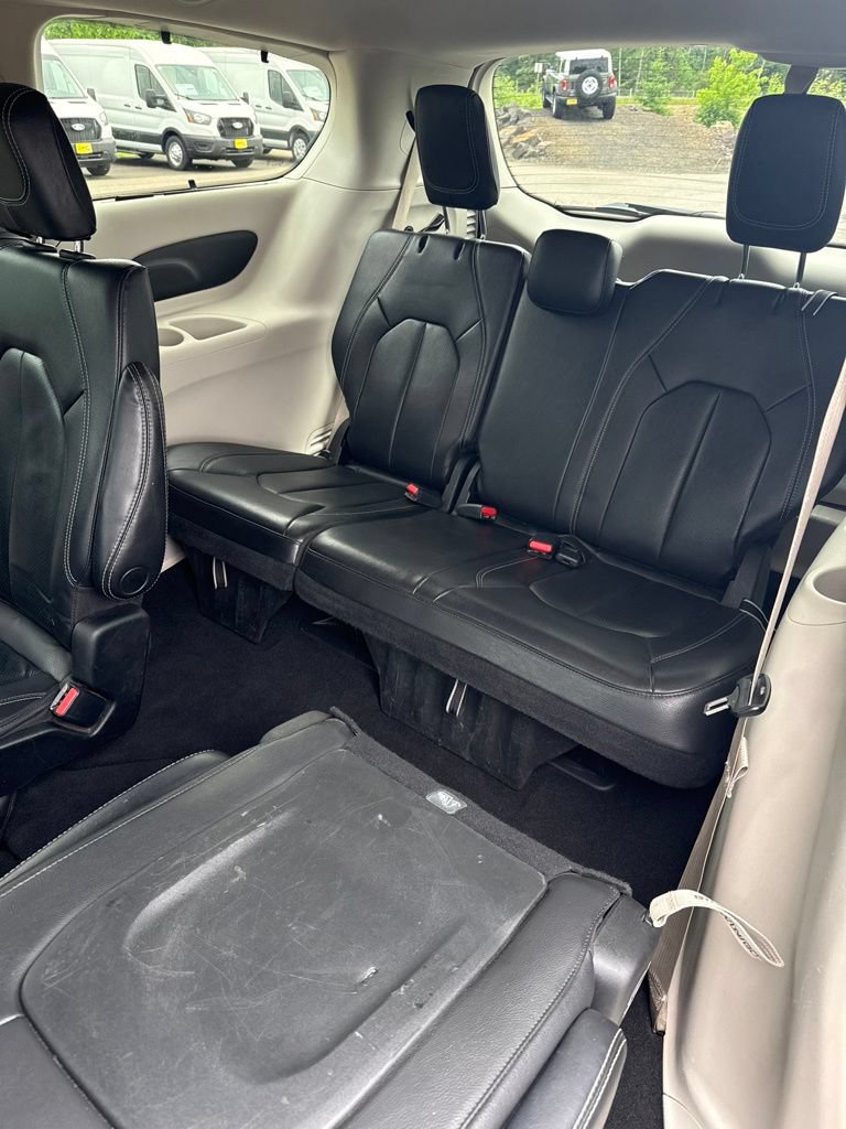 Used 2022 Chrysler Pacifica Touring-L FWD image 12