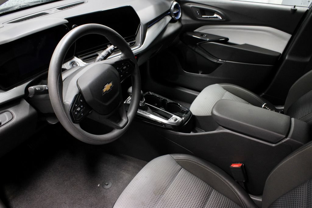 Used 2025 Chevrolet Trax LT FWD image 22