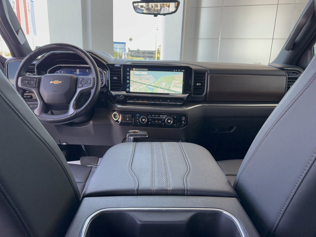 Used 2025 Chevrolet Silverado 1500 High Country AWD/4WD image 30