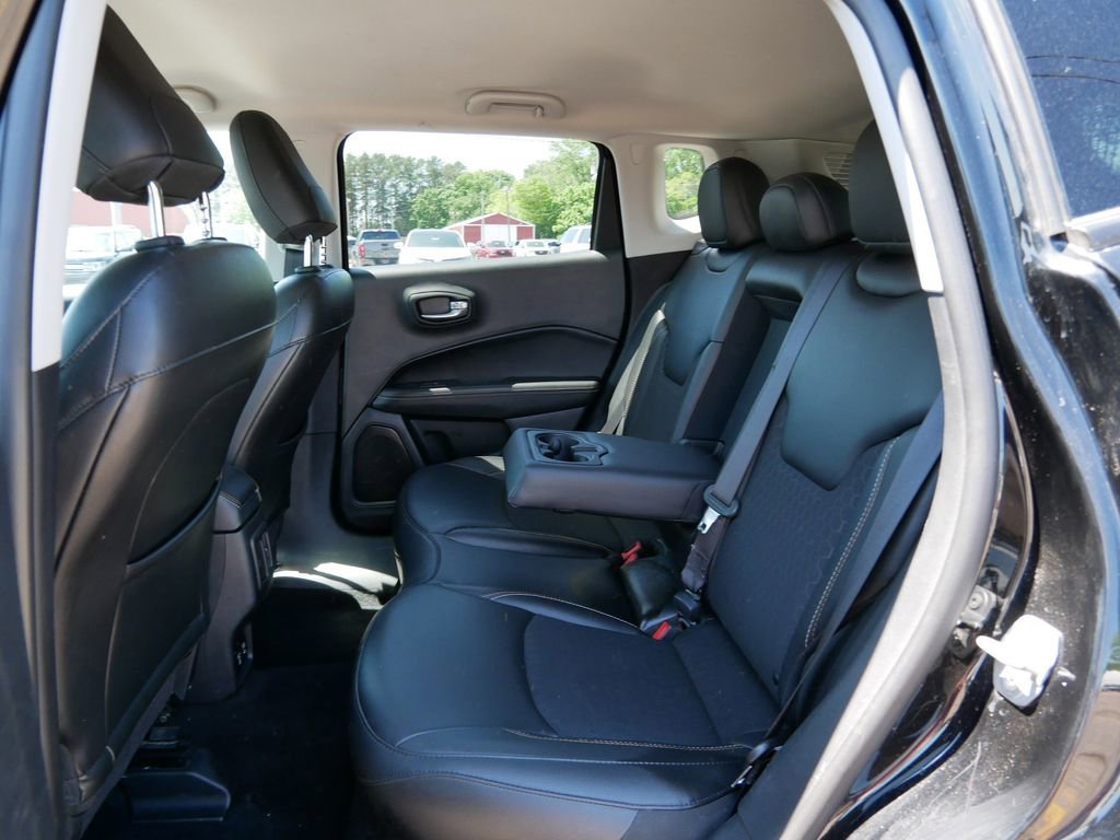 Used 2019 Jeep Compass Latitude w/ Popular Equipment Group AWD/4WD image 11