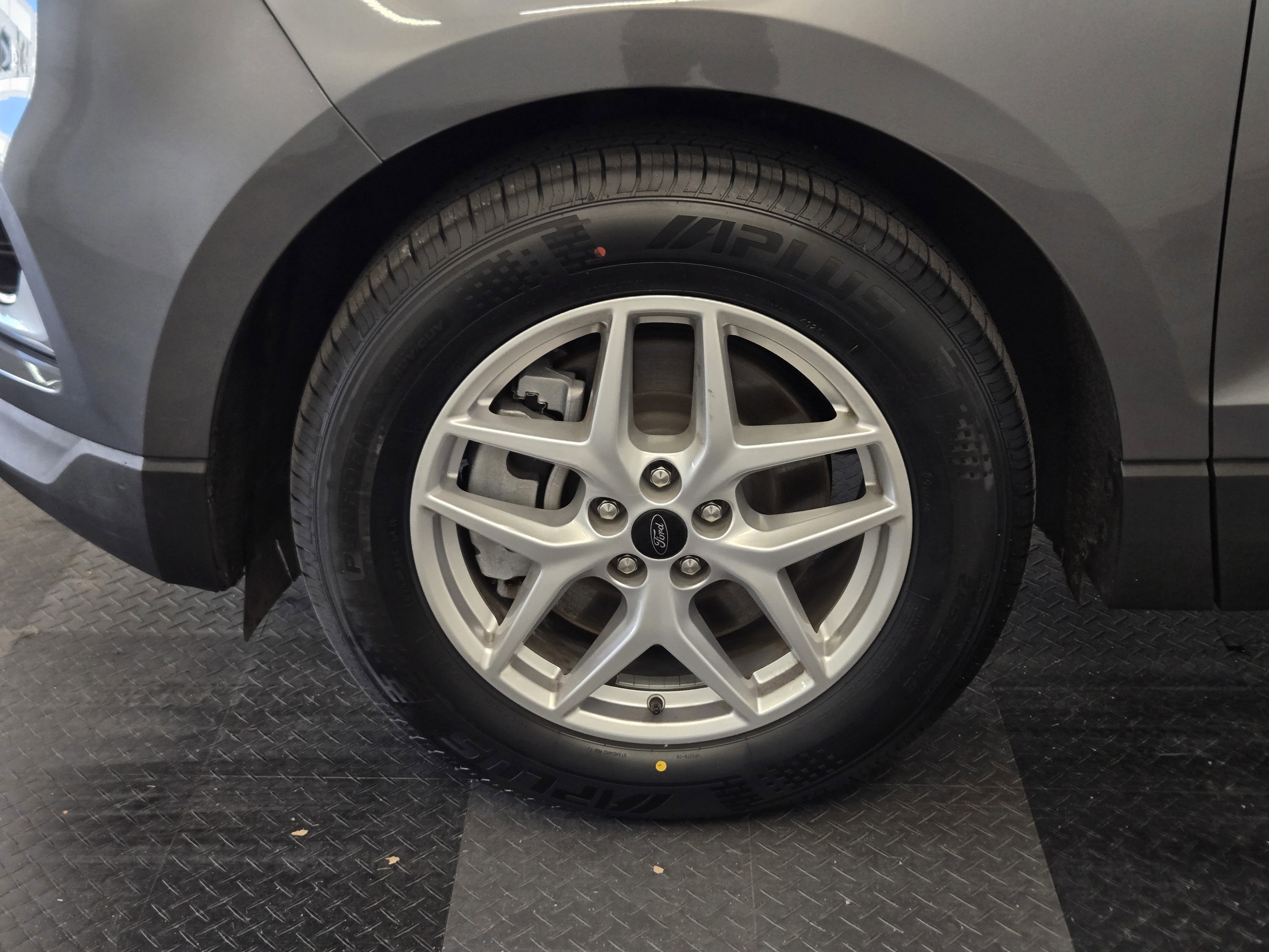 Certified 2024 Ford Edge SEL image 10