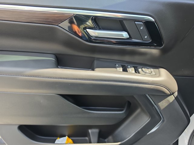 Used 2025 Chevrolet Suburban LS RWD image 19