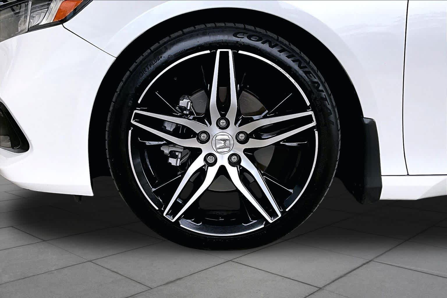 Used 2021 Honda Accord Touring image 11