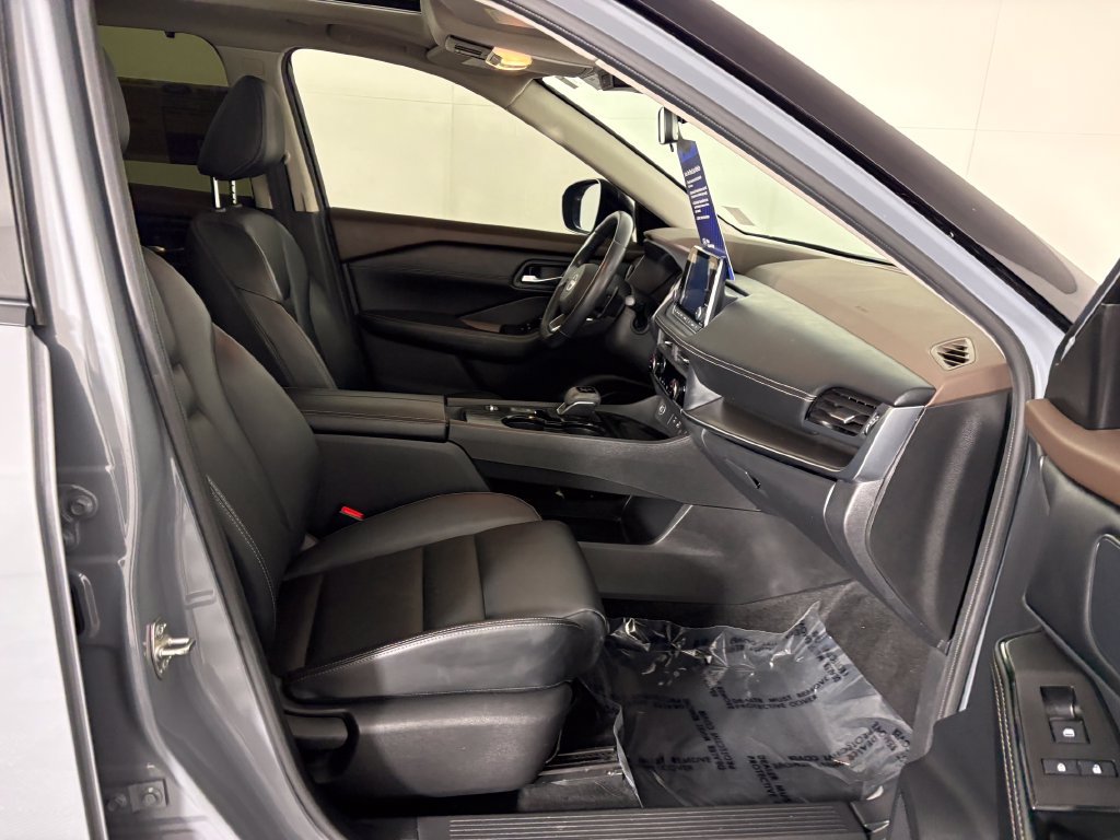 Used 2023 Nissan Rogue SV w/ SV Premium B Package FWD image 36