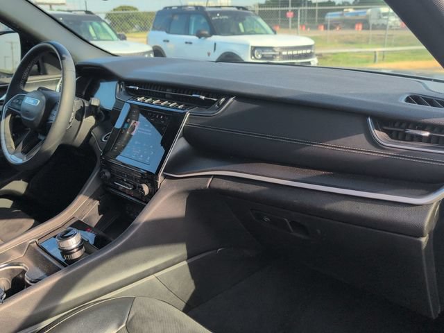 Used 2024 Jeep Grand Cherokee Altitude RWD image 19