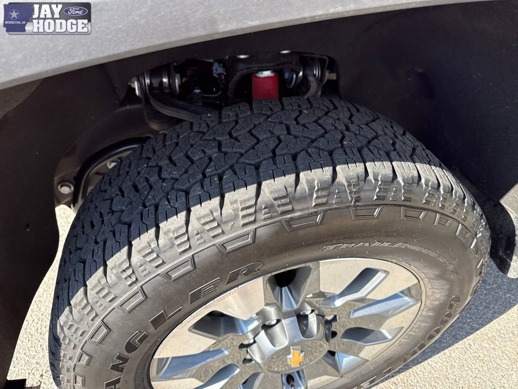 Used 2025 Chevrolet Silverado 2500 Custom w/ Custom Value Package image 16