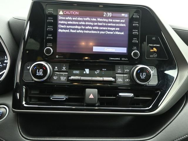 Used 2021 Toyota Highlander XLE AWD/4WD image 29