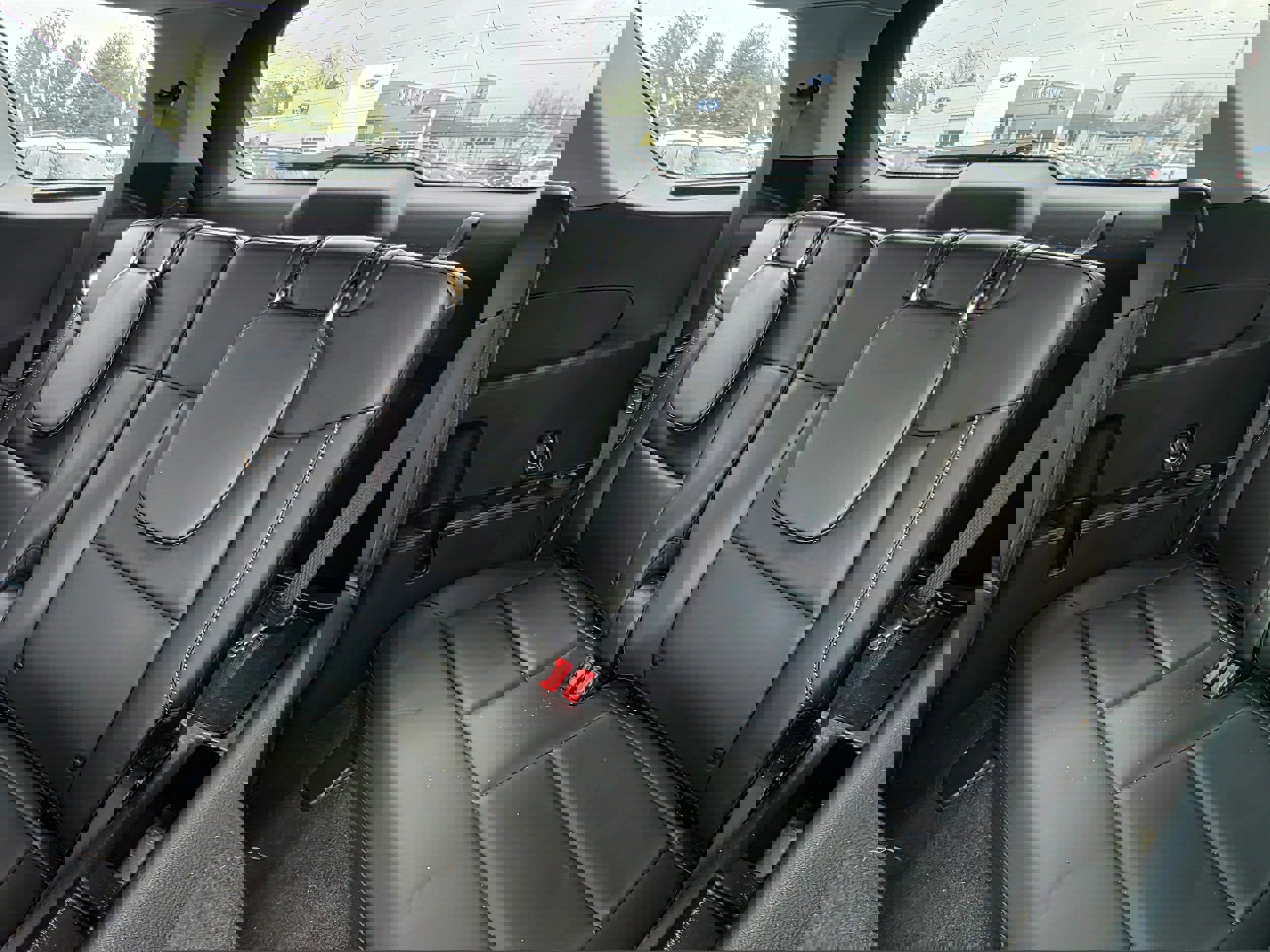 Certified 2022 Ford Explorer XLT w/ Equipment Group 202A image 10