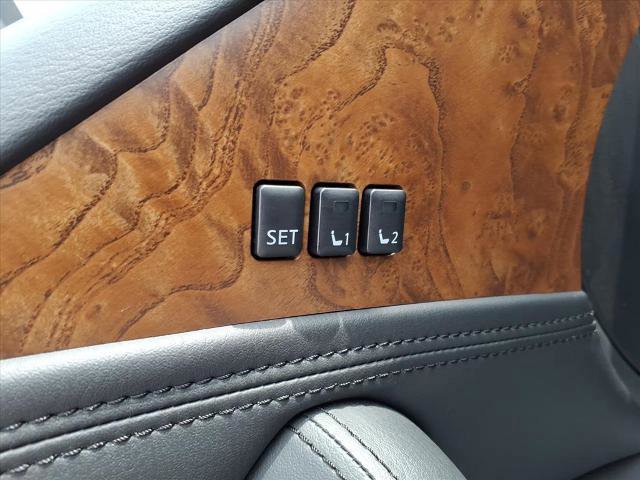 Used 2024 Nissan Armada SL w/ Captain's Chairs Package image 11