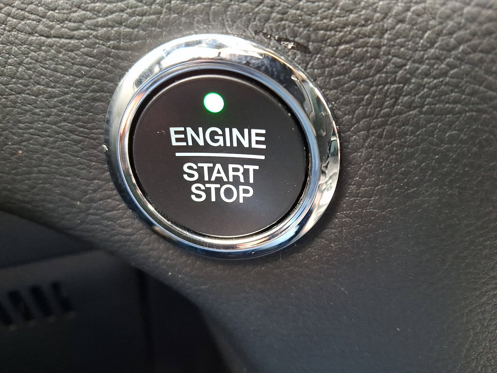 Certified 2022 Ford Edge ST-Line image 23