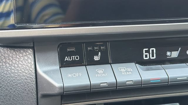 Used 2025 Toyota Camry XLE FWD image 29