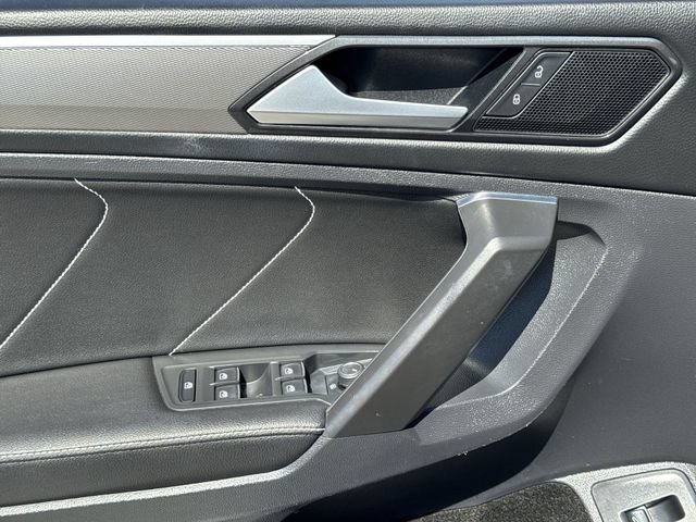 Used 2022 Volkswagen Tiguan SE R-Line FWD image 13