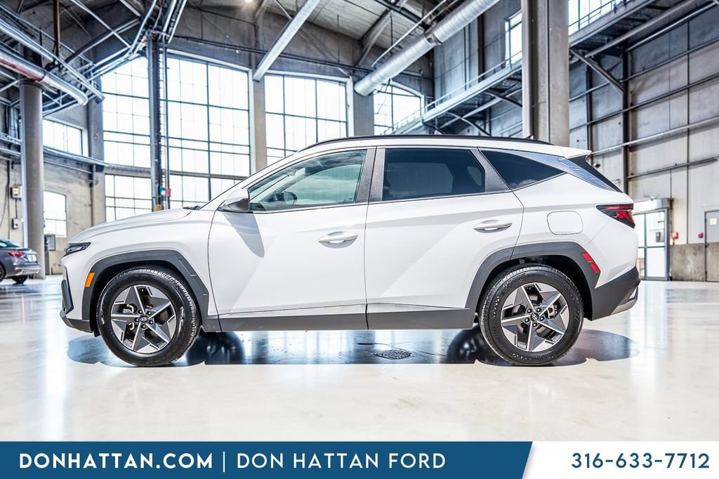 Used 2025 Hyundai Tucson SEL FWD image 2