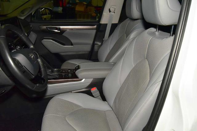 Used 2021 Toyota Highlander Limited image 13