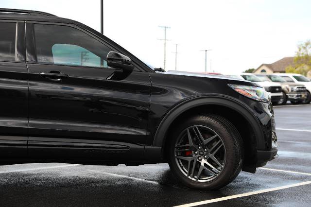 Certified 2025 Ford Explorer ST AWD/4WD image 6