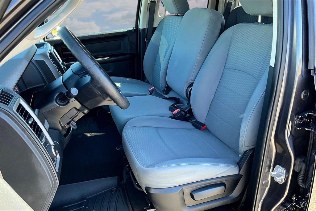 Used 2017 RAM 1500 Express RWD image 23