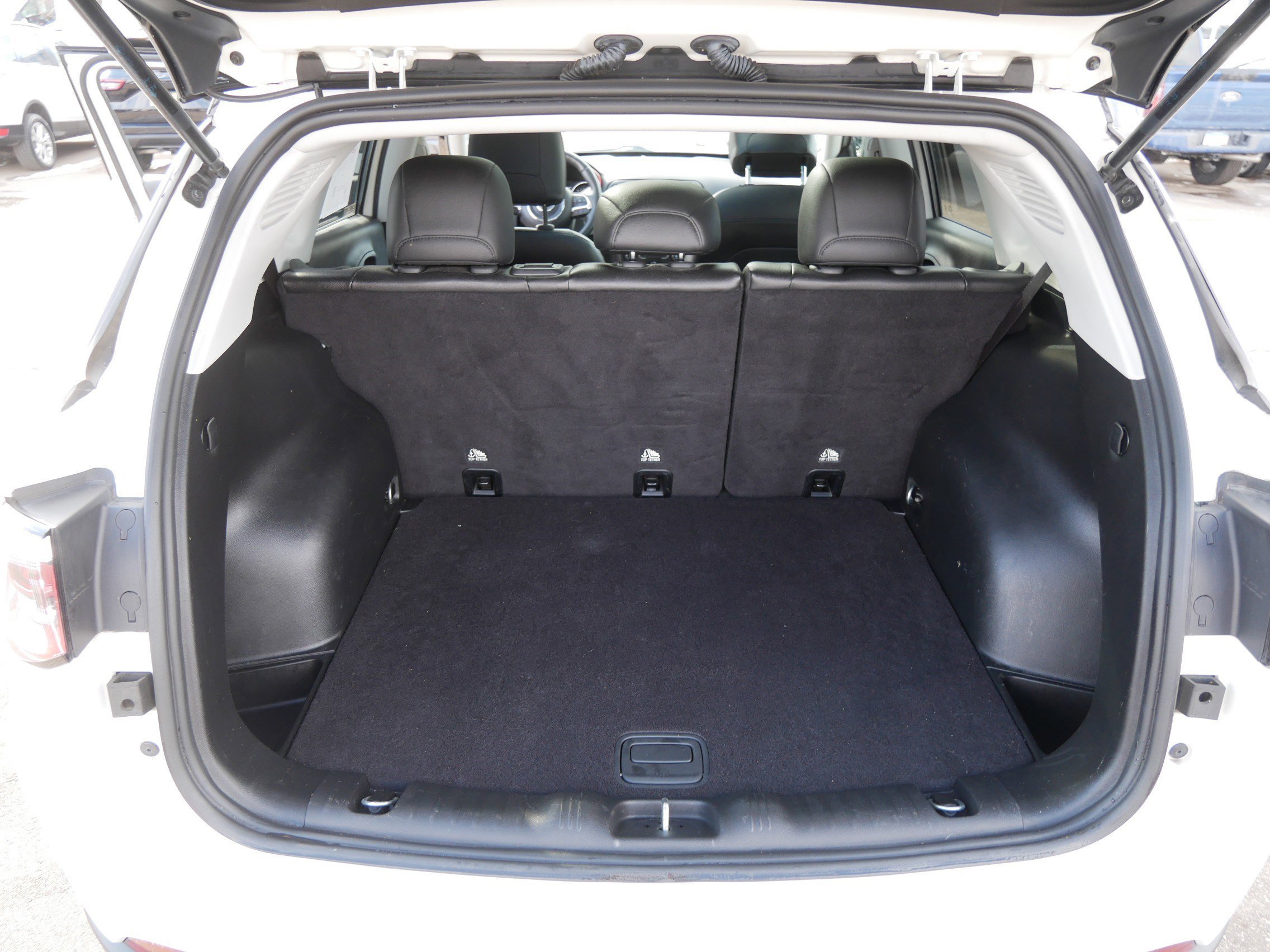 Used 2018 Jeep Compass Trailhawk w/ Cold Weather Group image 18