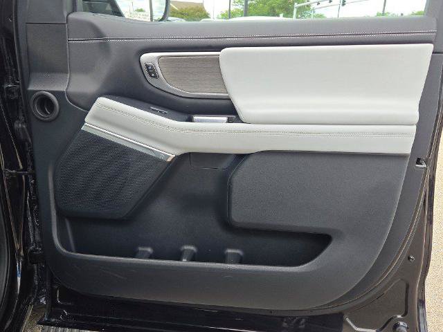 Certified 2025 Ford Expedition Platinum w/ Driver's Package AWD/4WD image 8