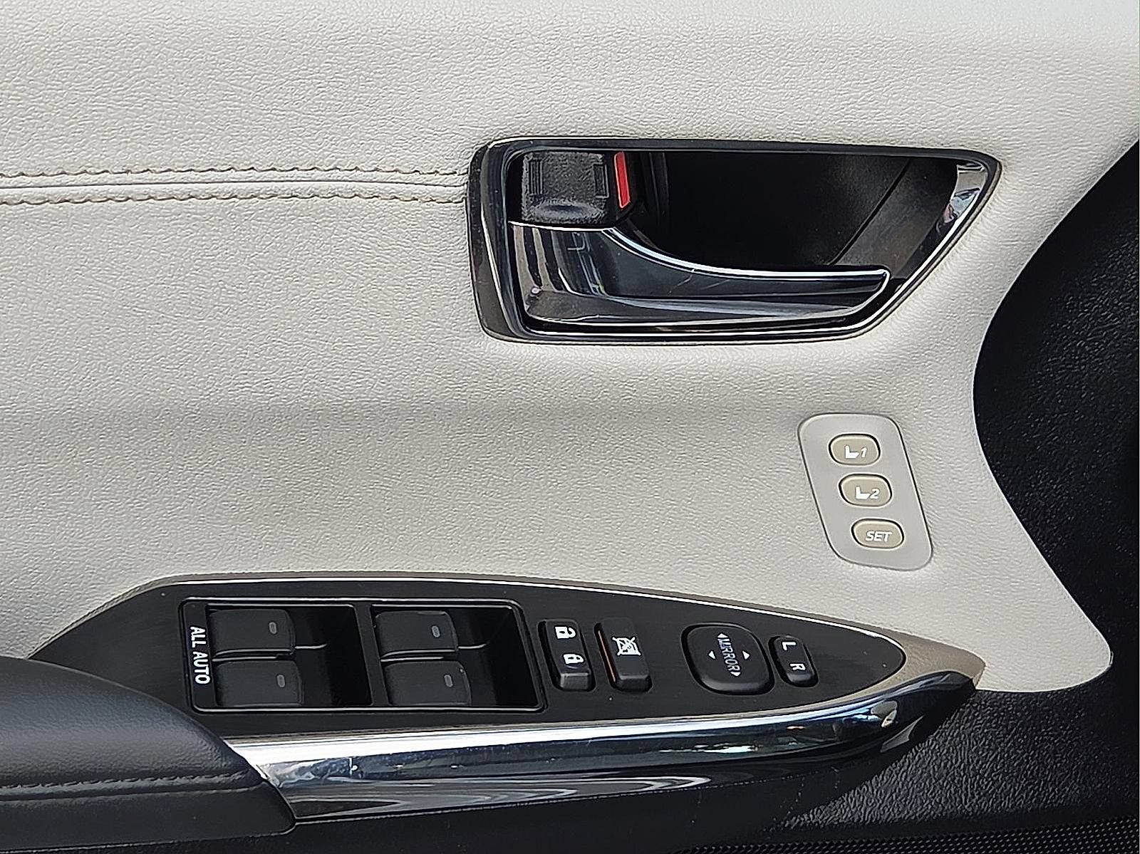 Used 2018 Toyota Avalon XLE Premium FWD image 13