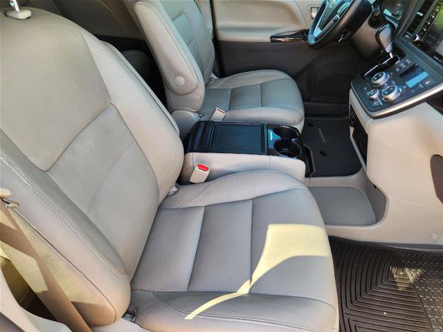Used 2020 Toyota Sienna XLE Premium FWD image 13