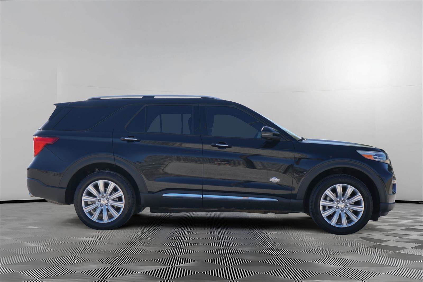 Certified 2021 Ford Explorer King Ranch w/ Premium Technology Package AWD/4WD image 4