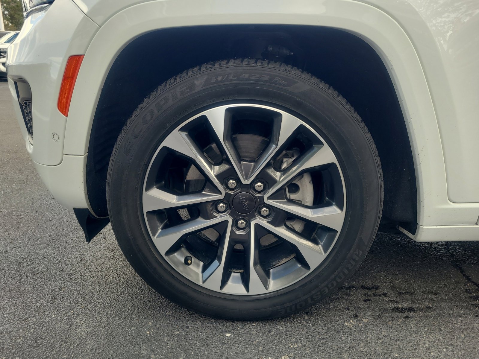 Used 2022 Jeep Grand Cherokee Overland AWD/4WD image 26