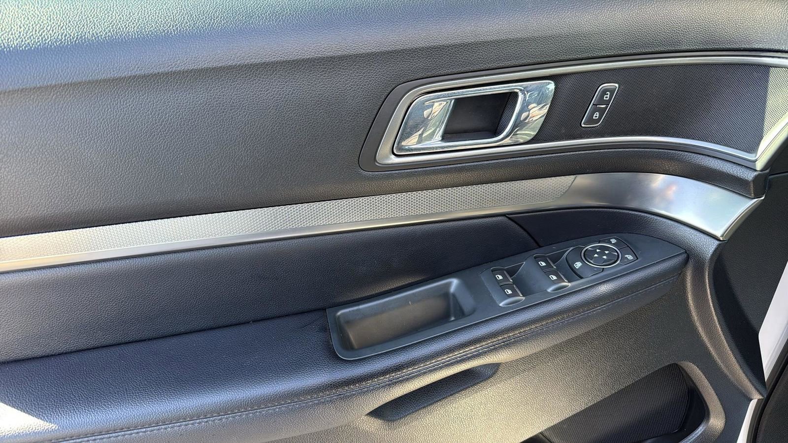 Certified 2018 Ford Explorer XLT w/ Equipment Group 202A image 12