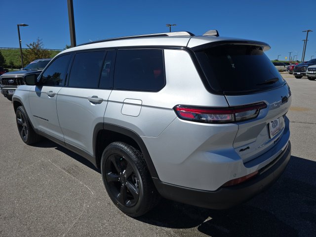Used 2024 Jeep Grand Cherokee L Limited w/ Luxury Tech Group II AWD/4WD image 3