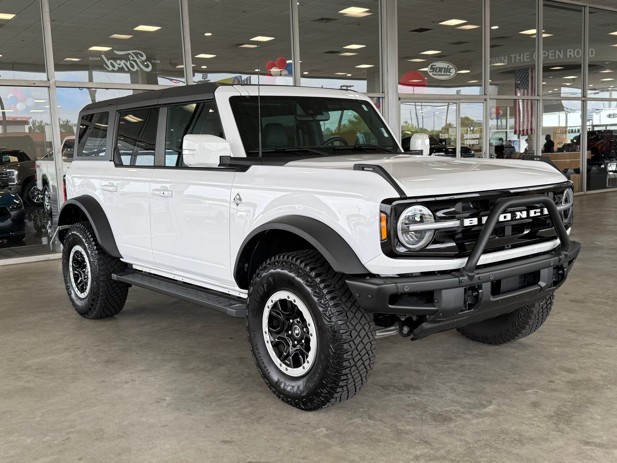 Certified 2023 Ford Bronco Outer Banks w/ Sasquatch Package AWD/4WD image 7