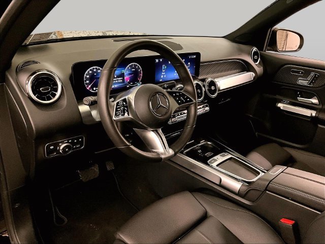 Used 2026 Mercedes-Benz GLB 250 4MATIC image 12