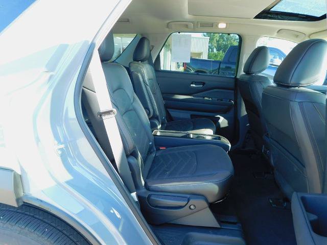 Used 2024 Nissan Pathfinder Platinum AWD/4WD image 6