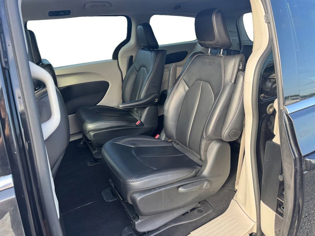 Used 2024 Chrysler Pacifica Limited FWD image 16