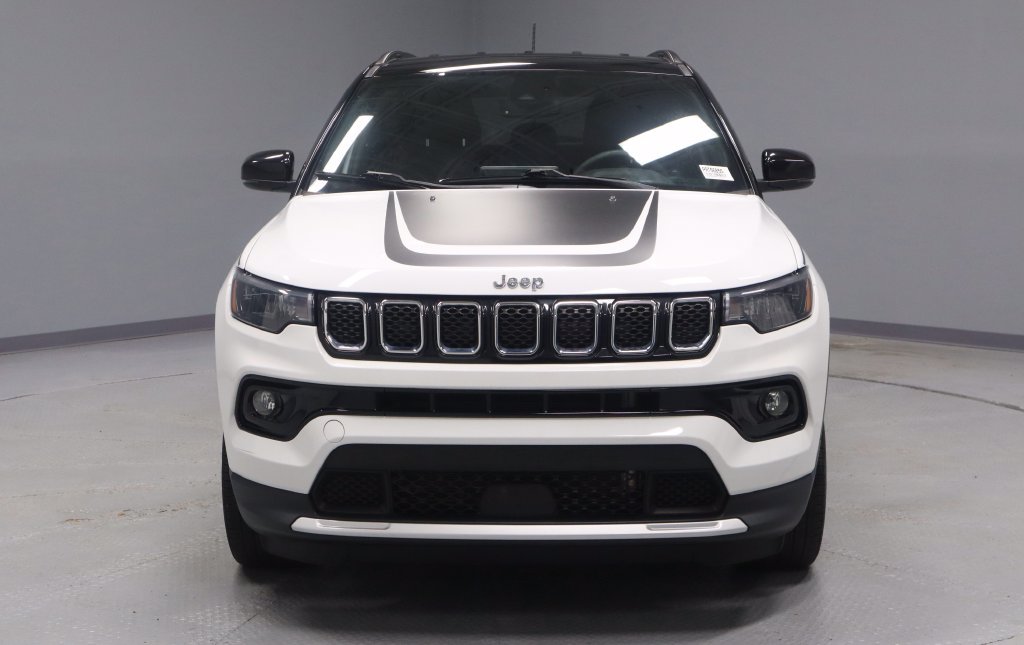 Used 2023 Jeep Compass Limited w/ Mopar Graphics Package AWD/4WD image 6