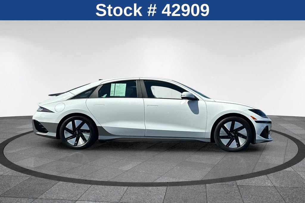 Used 2024 Hyundai Ioniq 6 SE RWD image 4