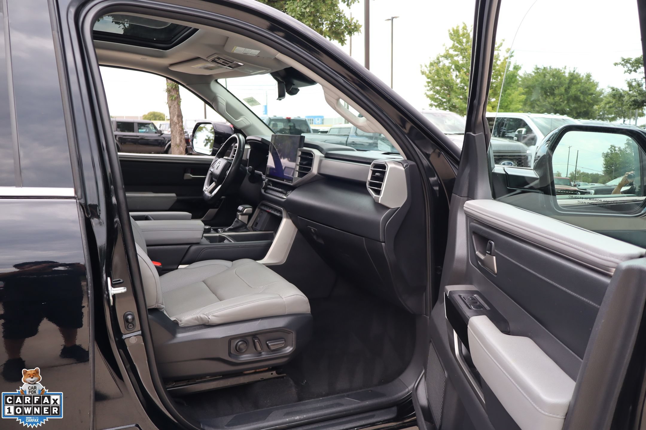 Used 2024 Toyota Tundra Limited w/ Power Package AWD/4WD image 29