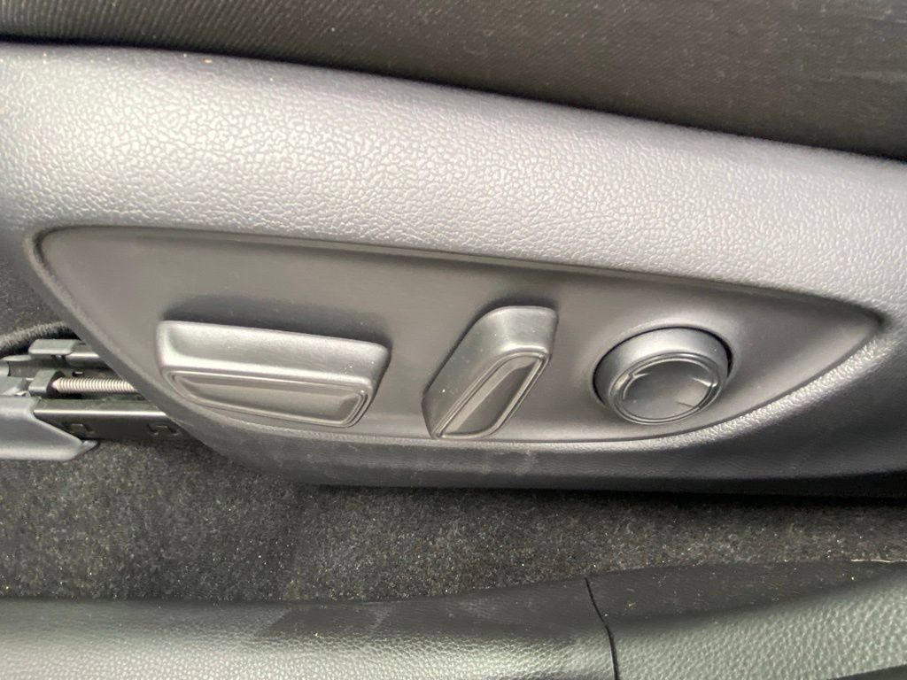 Used 2022 Toyota RAV4 XLE w/ Convenience Package AWD/4WD image 10