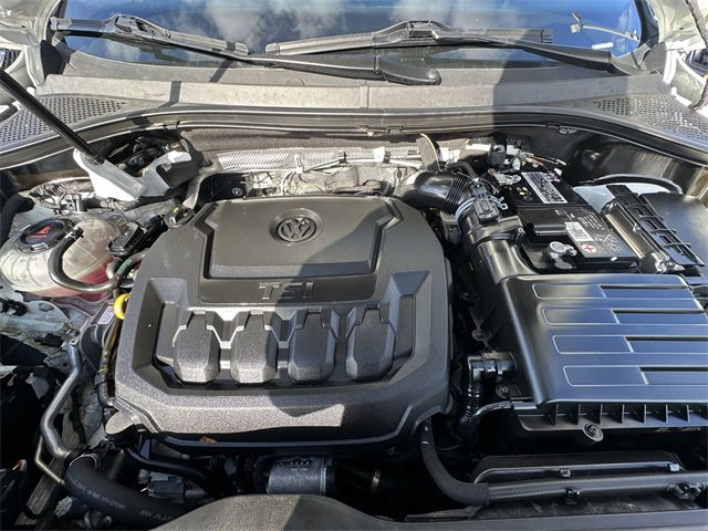 Used 2023 Volkswagen Tiguan SE R-Line image 31