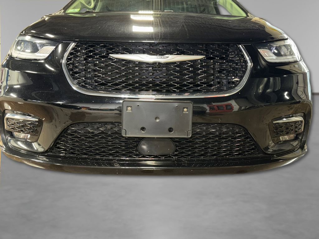 Used 2024 Chrysler Pacifica Touring-L image 9