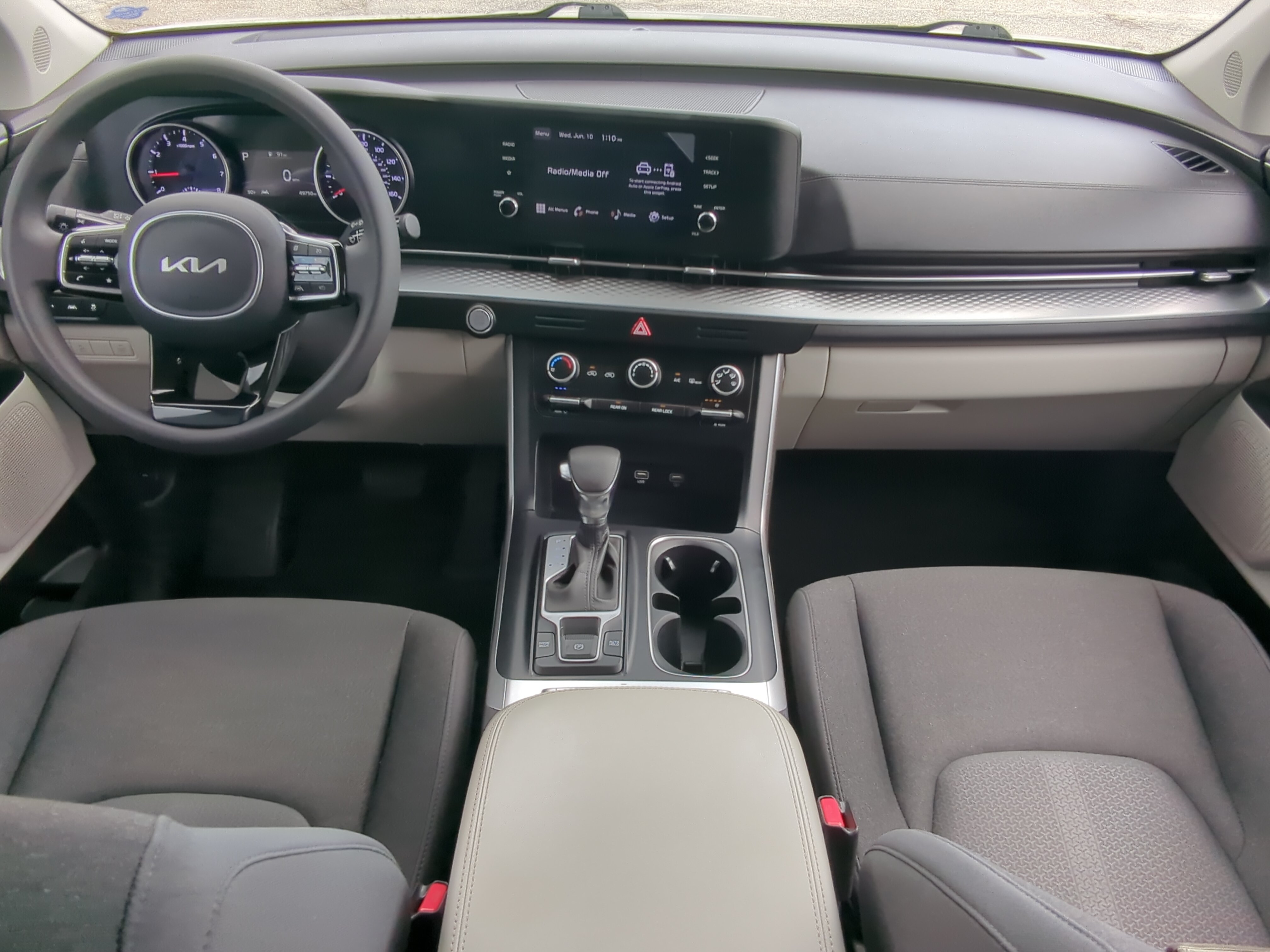 Used 2023 Kia Carnival LX FWD image 13