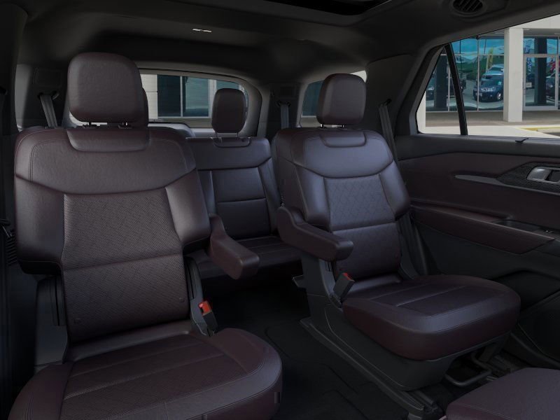 Certified 2025 Ford Explorer Platinum image 11