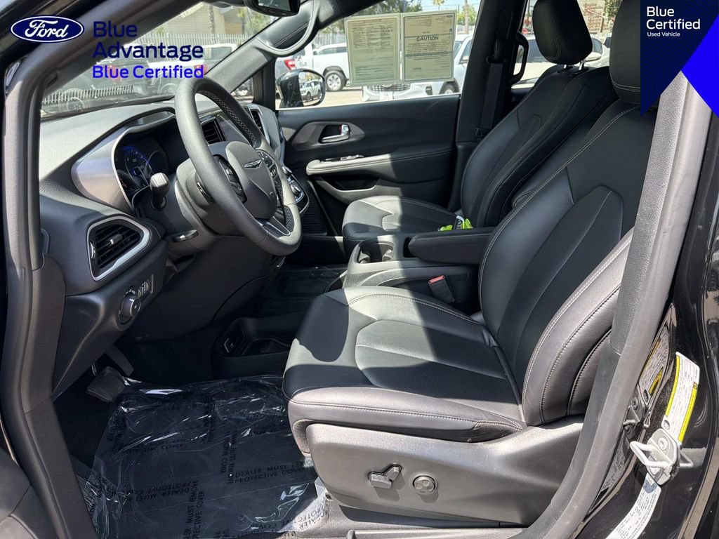 Used 2026 Chrysler Pacifica Select FWD image 17